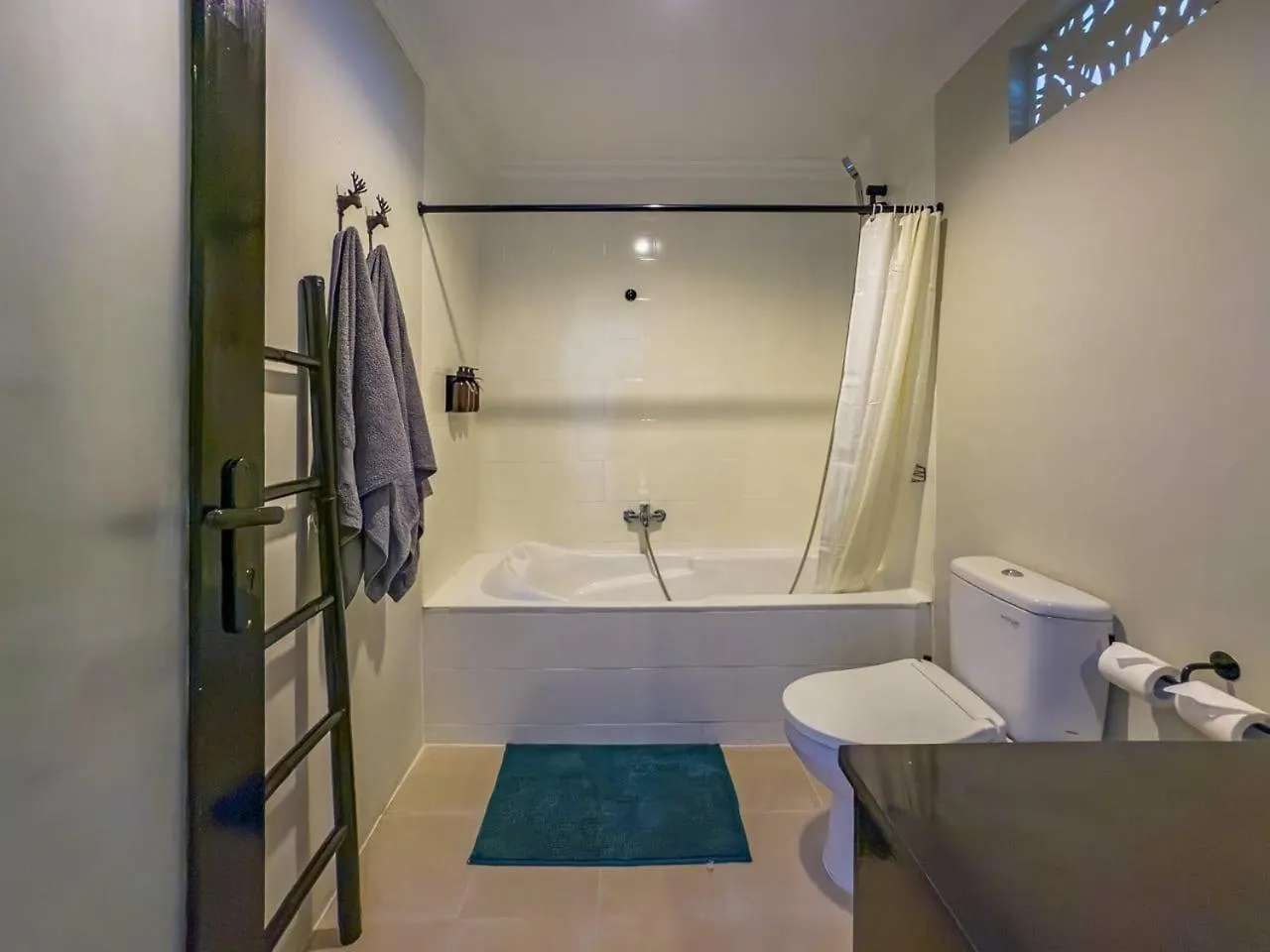 3 Bed Tropical Villa With Private Pool Canggu